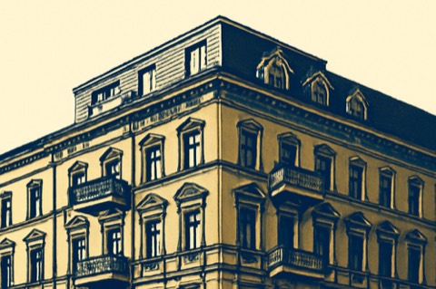 Berliner Altbau-Eckhaus mit modernem Dachaufbau als Symbol für neu geschaffene Wohnungen