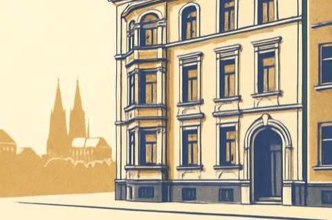 Kölner Altbaufassade mit Dom‑Silhouette im Hintergrund.